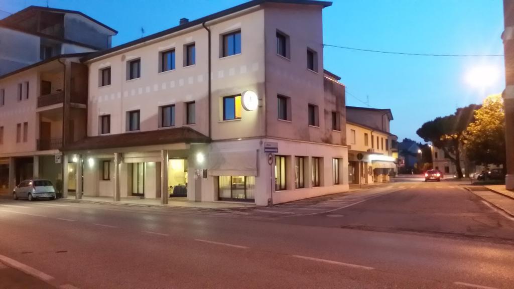 Albergo Centrale Trebaseleghe Bagian luar foto